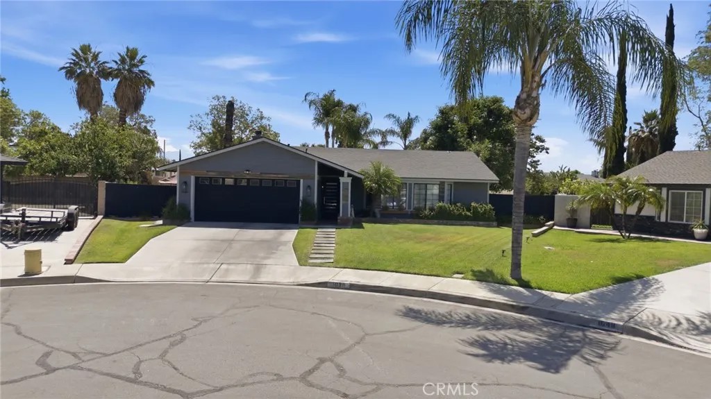 1036 W Leslie Court