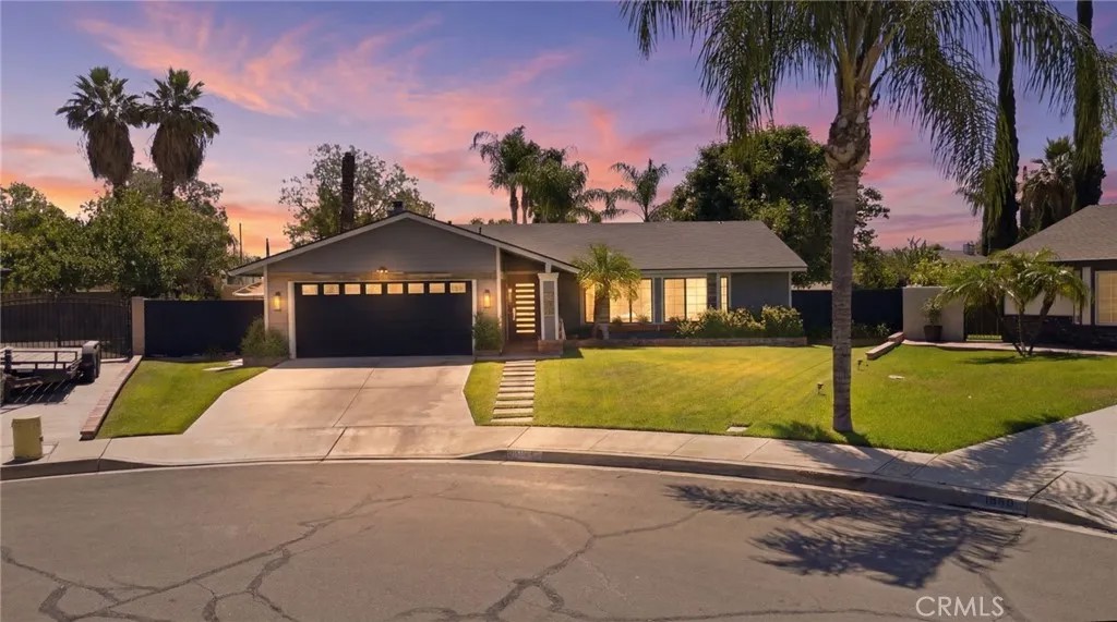 1036 W Leslie Court