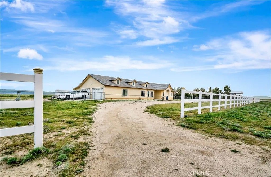 Photo of 7306 W Avenue A8, Lancaster, CA 93536 (MLS # SR26067727)