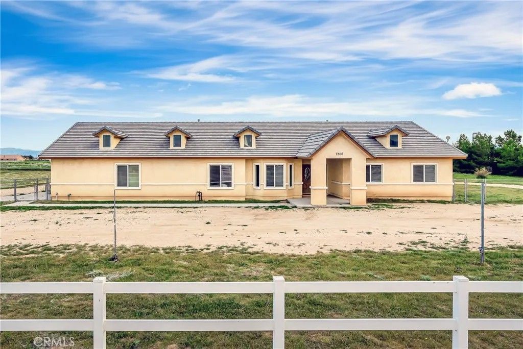 Photo of 7306 W Avenue A8, Lancaster, CA 93536 (MLS # SR26067727)