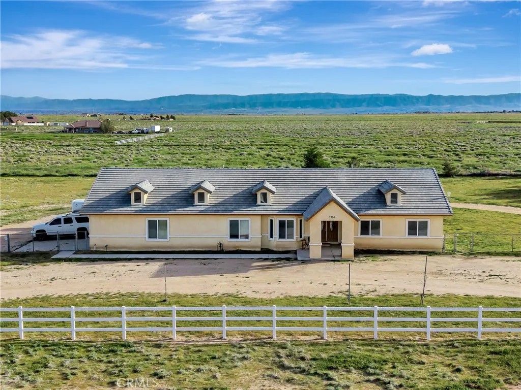 Photo of 7306 W Avenue A8, Lancaster, CA 93536 (MLS # SR26067727)