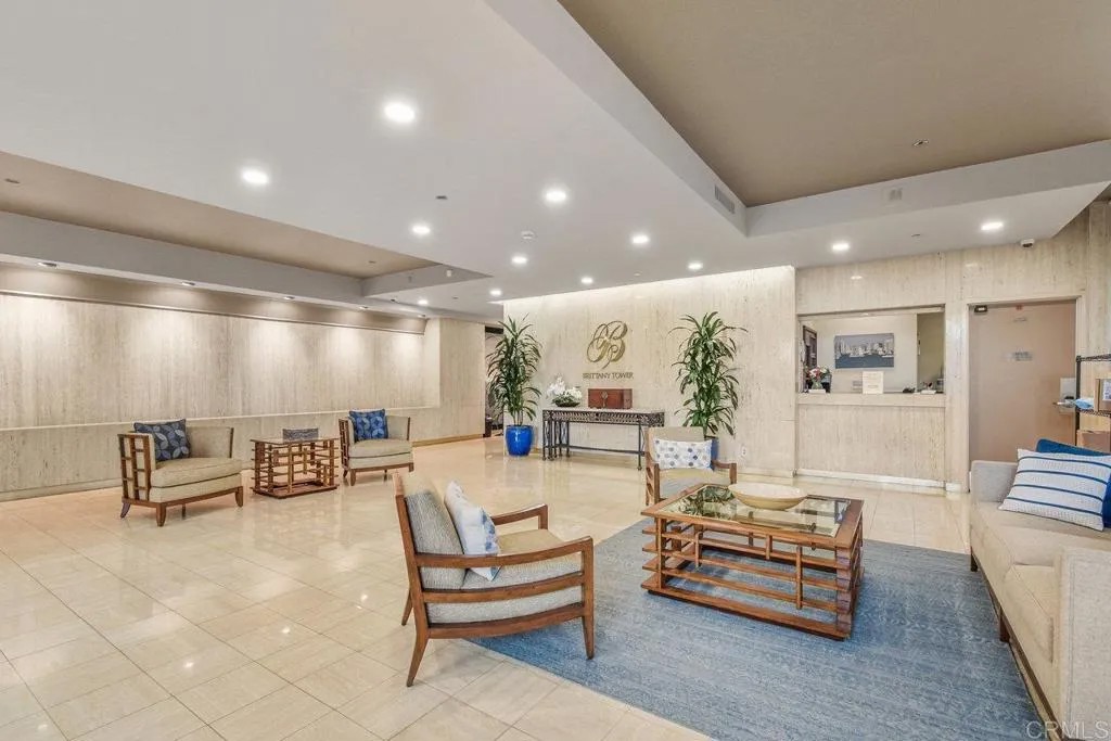 230 W Laurel Street 506