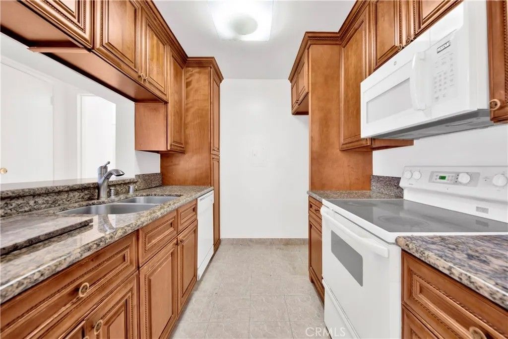 Photo of 5460 White Oak Ave #A318, Encino, CA 91316 (MLS # SR25272625)