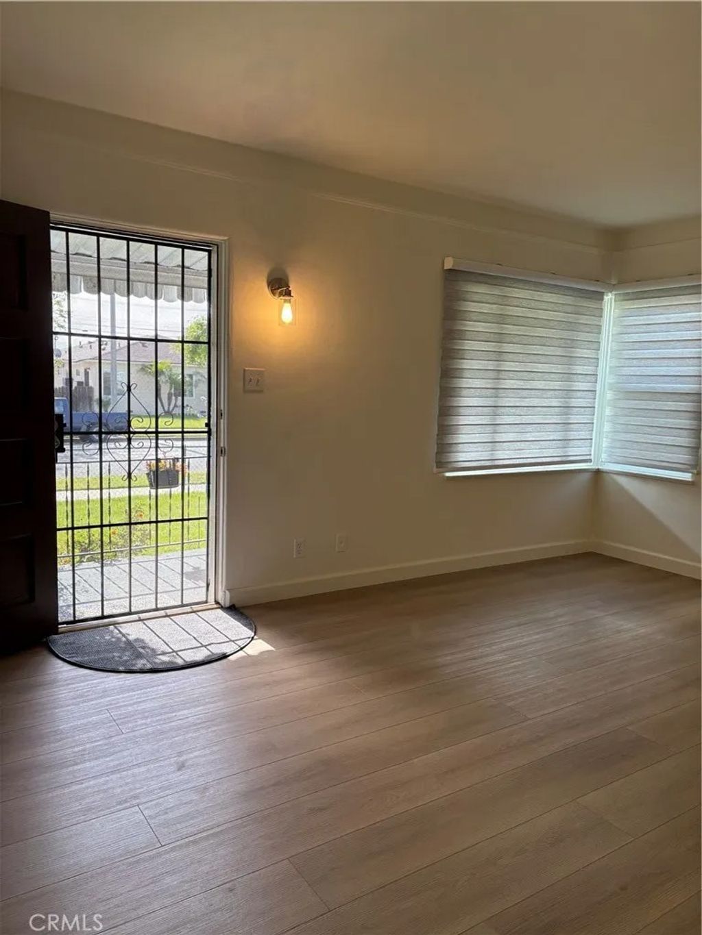 Photo of 2037 N Brighton St, Burbank, CA 91504 (MLS # SR26112690)