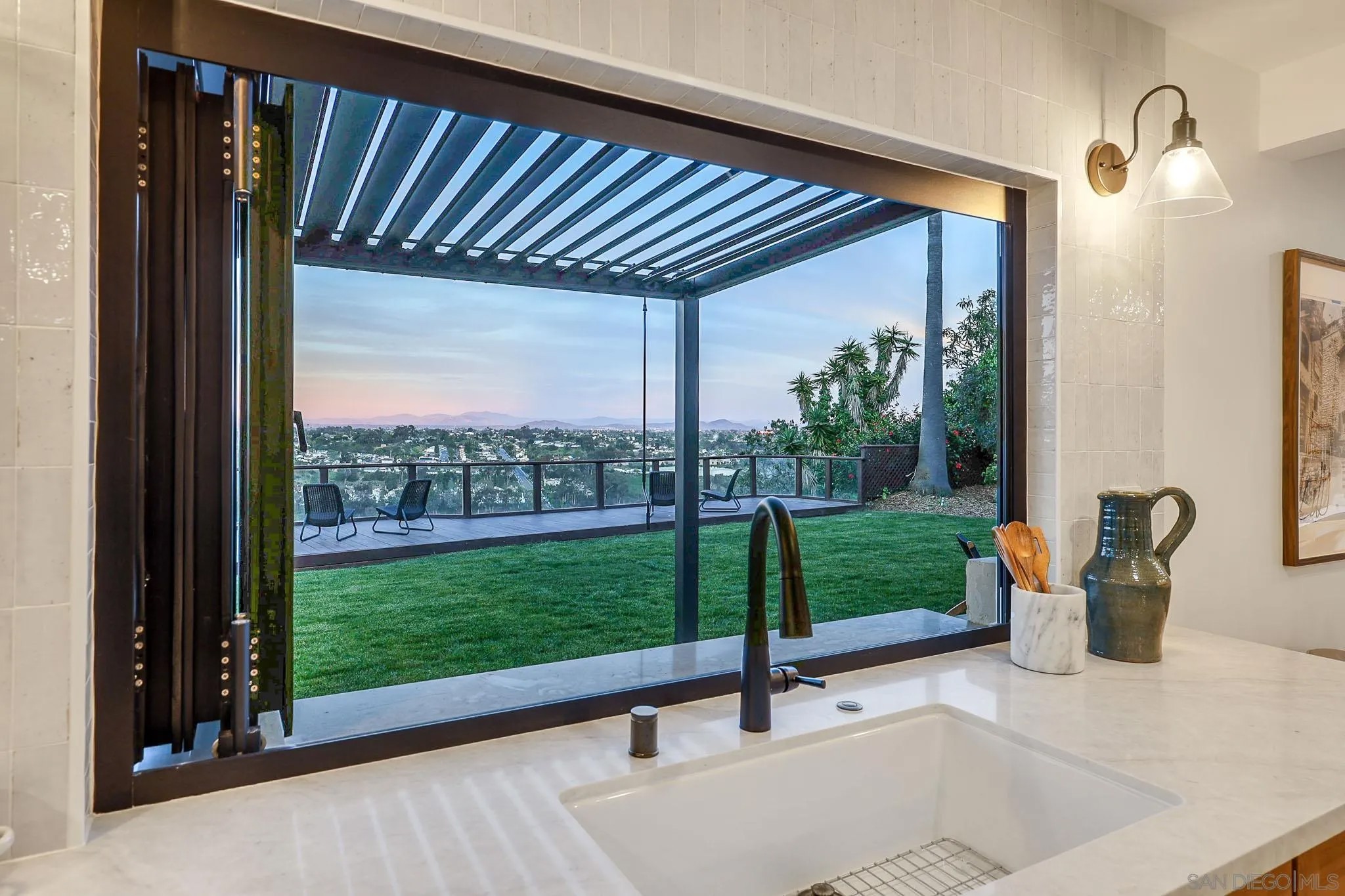 5777 Desert View Dr 358-381-14-00