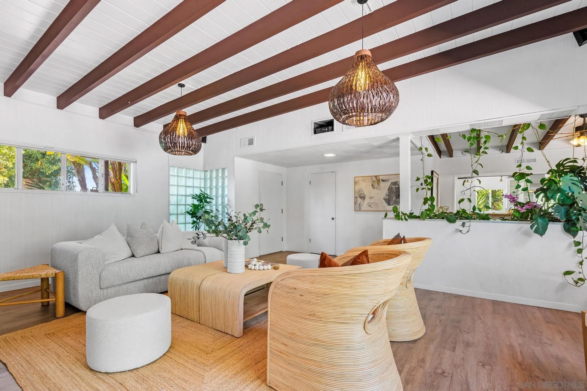 5591 Linda Rosa Ave