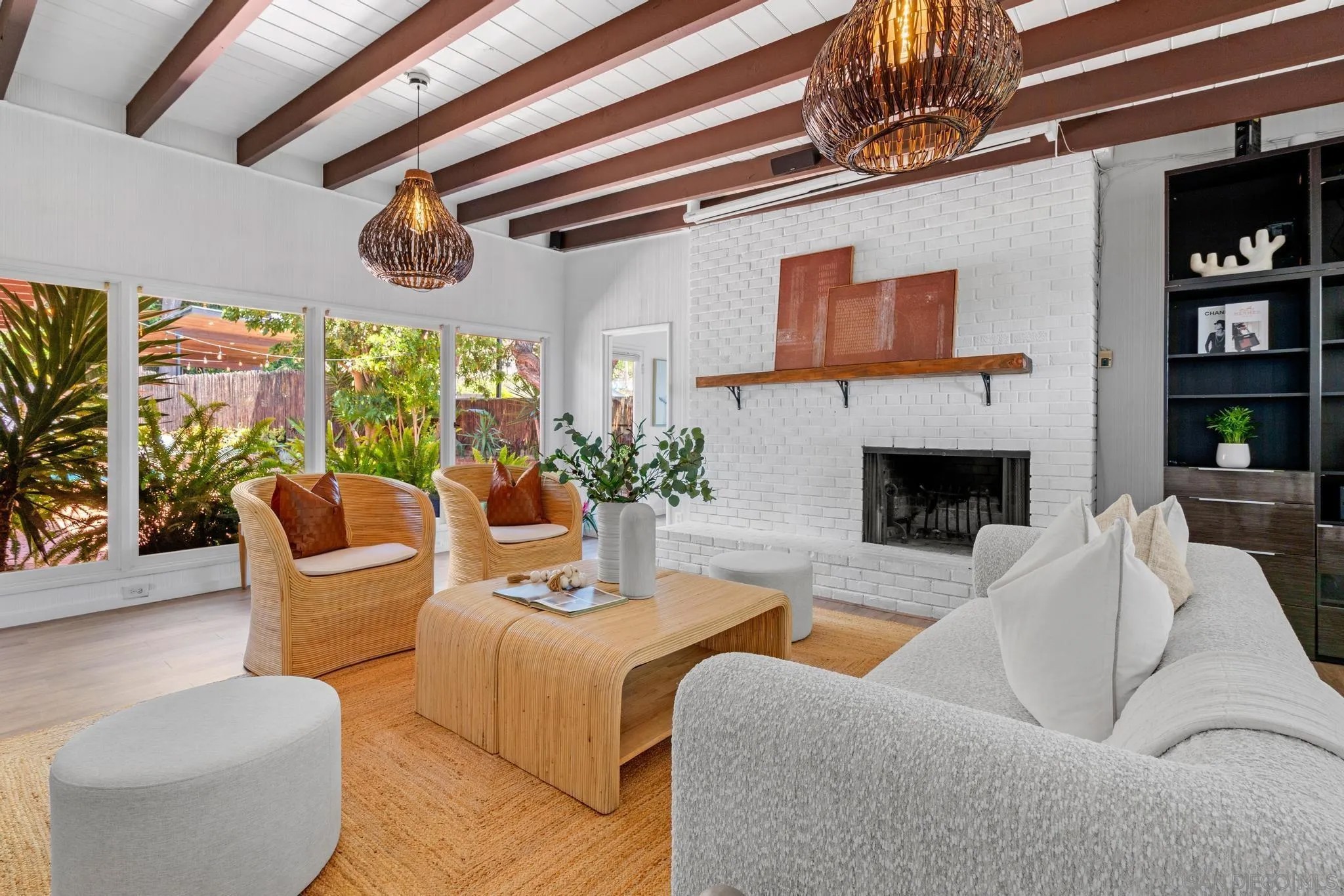 5591 Linda Rosa Ave