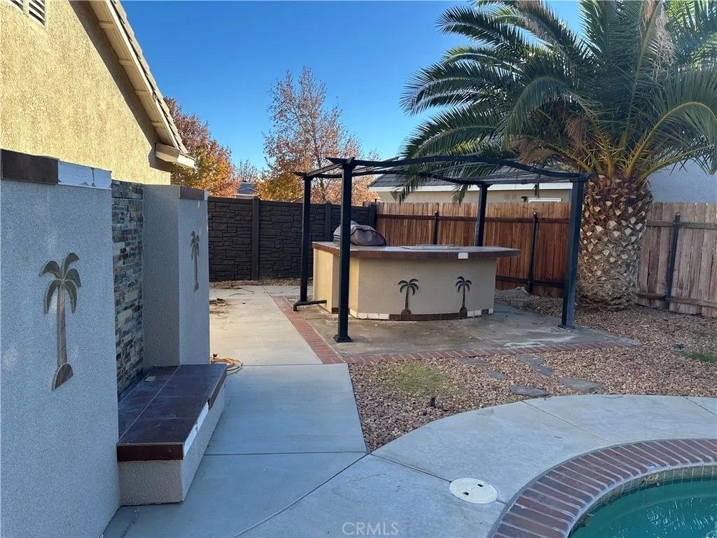 Photo of 6157 W Avenue J4, Lancaster, CA 93536 (MLS # SR25276367)
