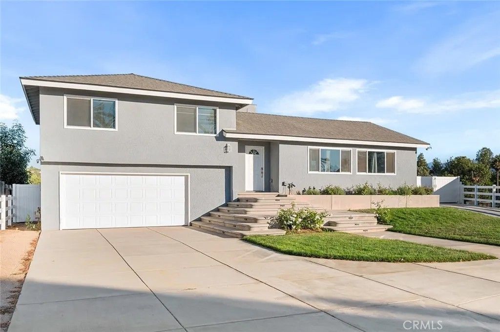 Photo of 1436 Hilltop Ln, Norco, CA 92860 (MLS # CV26010485)