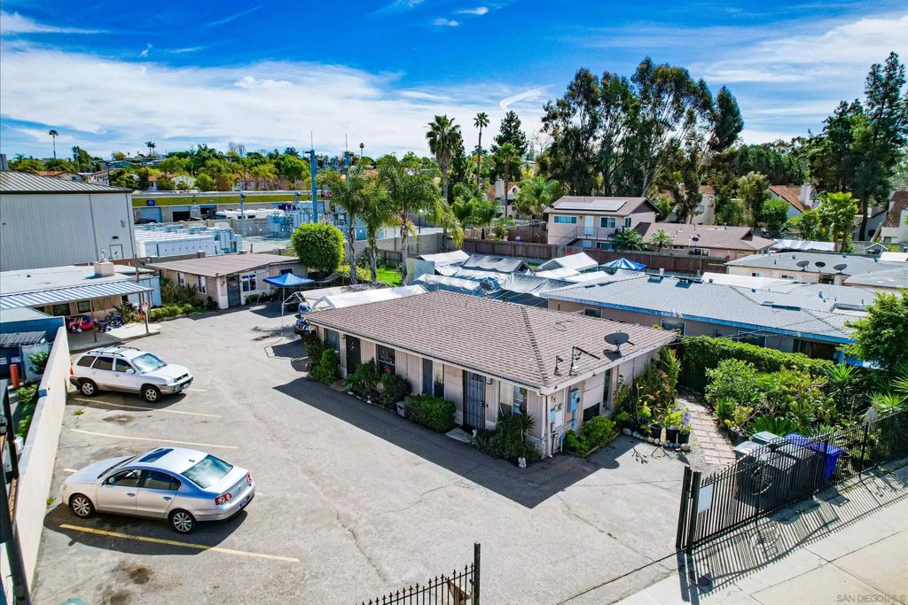 Photo of 467 Melrose Dr, Vista, CA 92083 (MLS # 2600842)