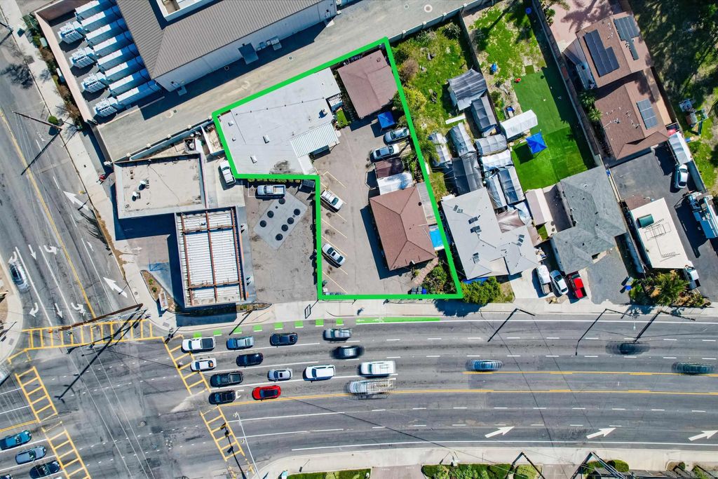 Photo of 467 Melrose Dr, Vista, CA 92083 (MLS # 2600842)