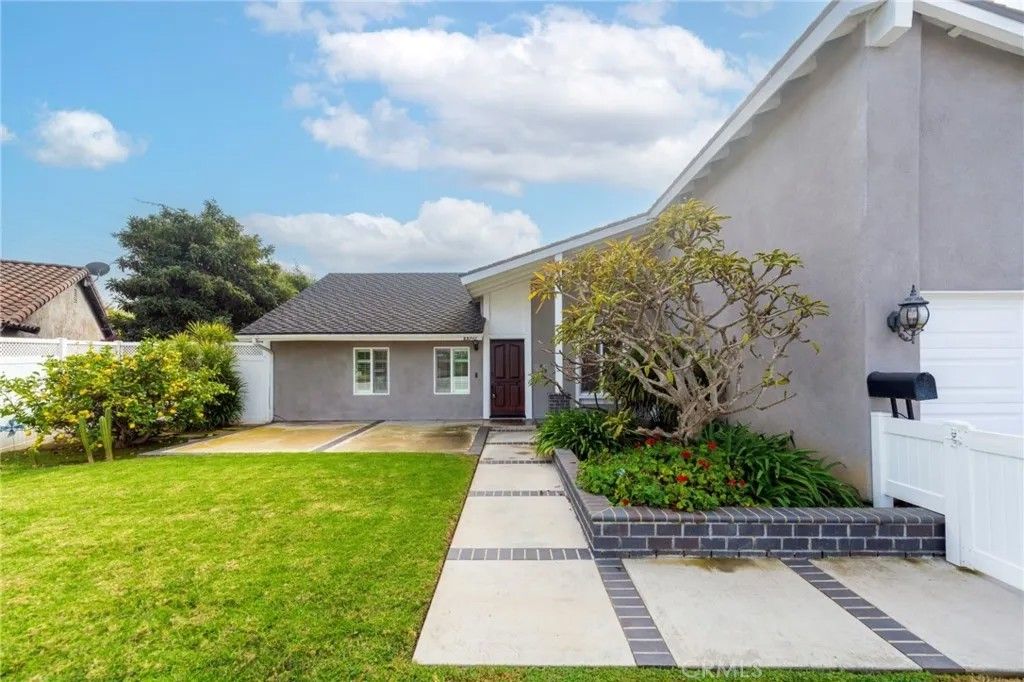 Photo of 10092 Dana Drive, Huntington Beach, CA 92646 (MLS # OC25276603)