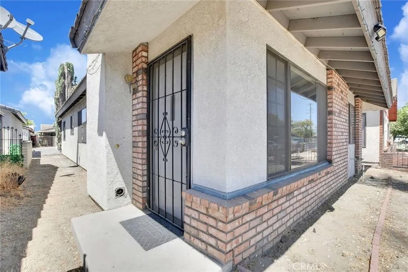3102 W Devonshire Avenue