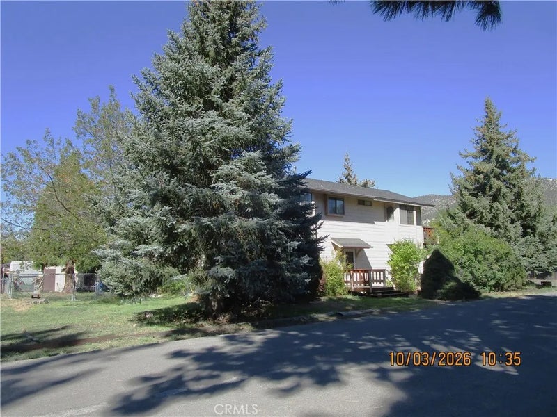 1102 W Fairway