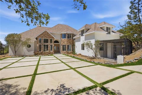 Photo of 1094 Hillcrest View Lane, Fallbrook, CA 92028 (MLS # SW26156173)