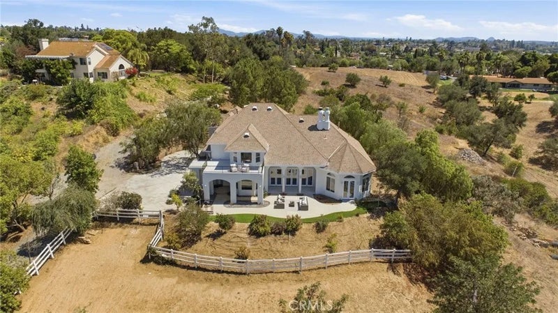1094 Hillcrest View Lane