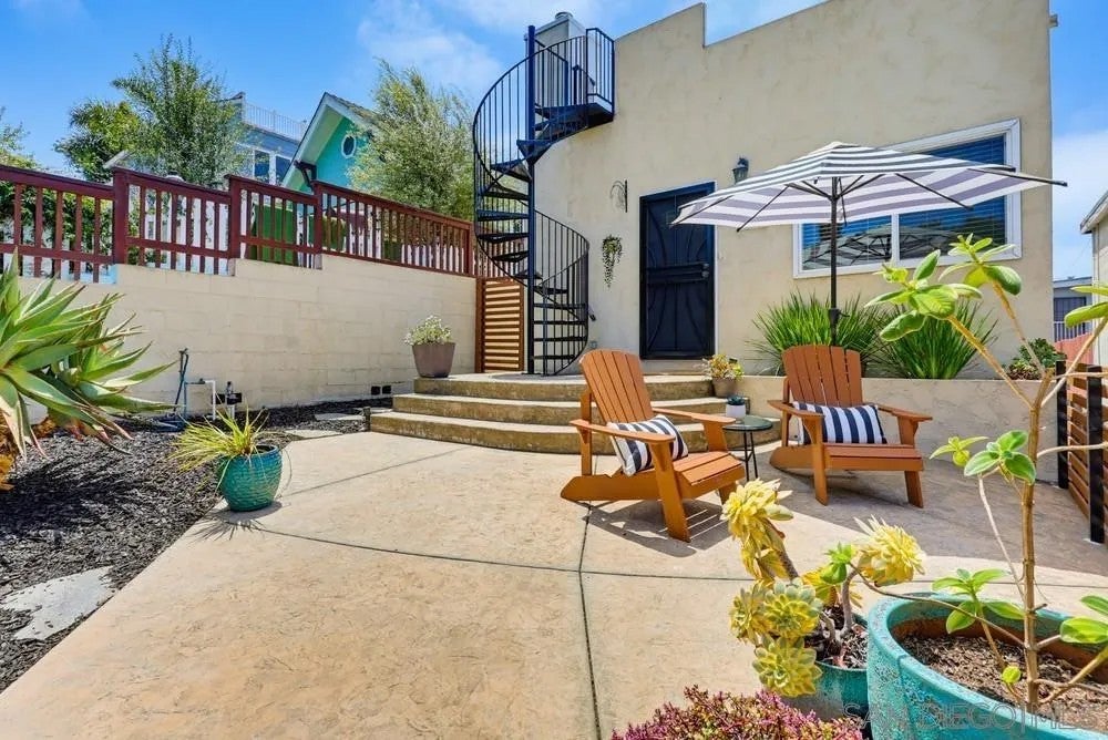 4563 Narragansett Avenue