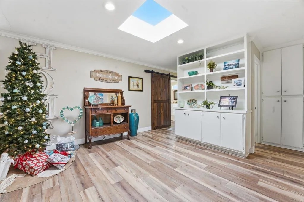 3747 Vista Campana South 35