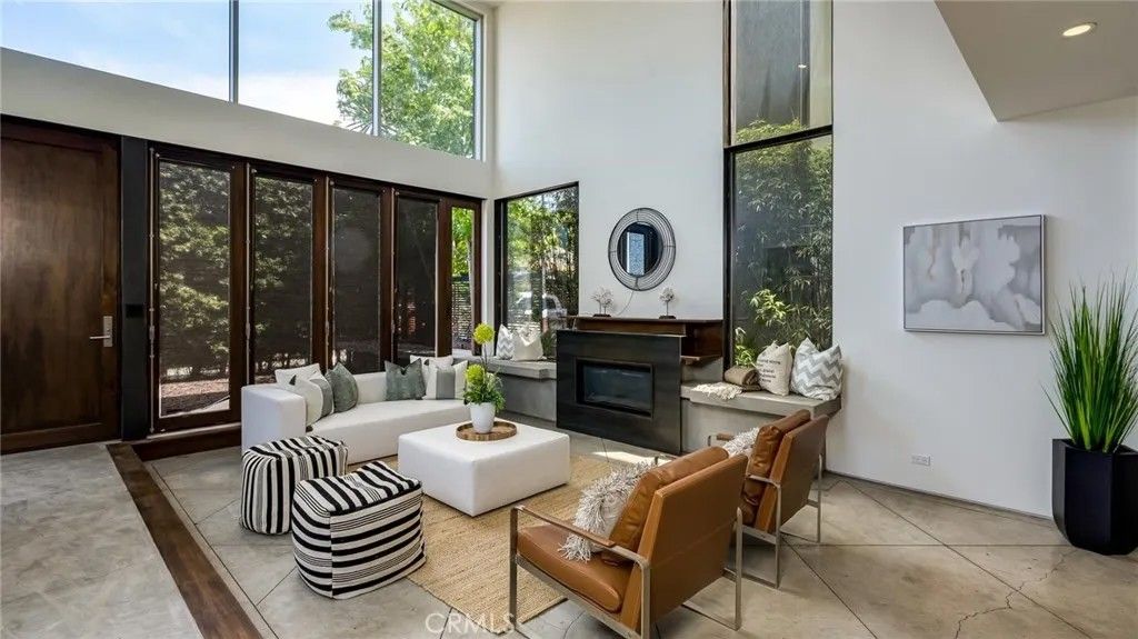 Photo of 414 Venice Way, Venice, CA 90291 (MLS # SR26019158)