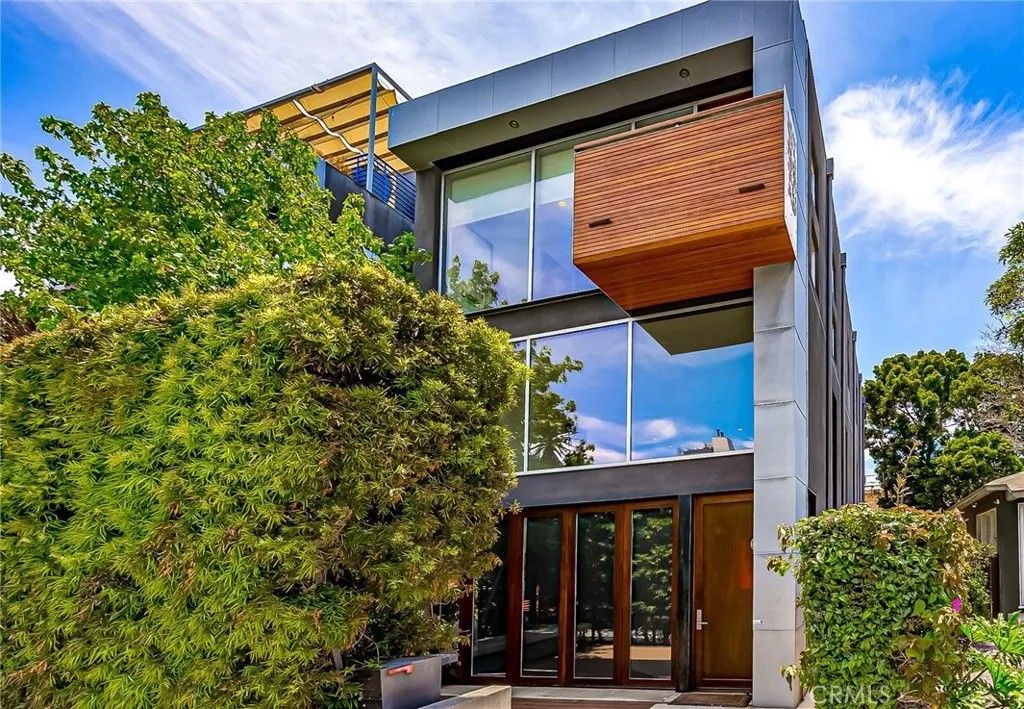 Photo of 414 Venice Way, Venice, CA 90291 (MLS # SR26019158)