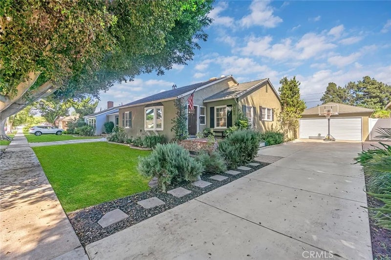 3502 Heather Road