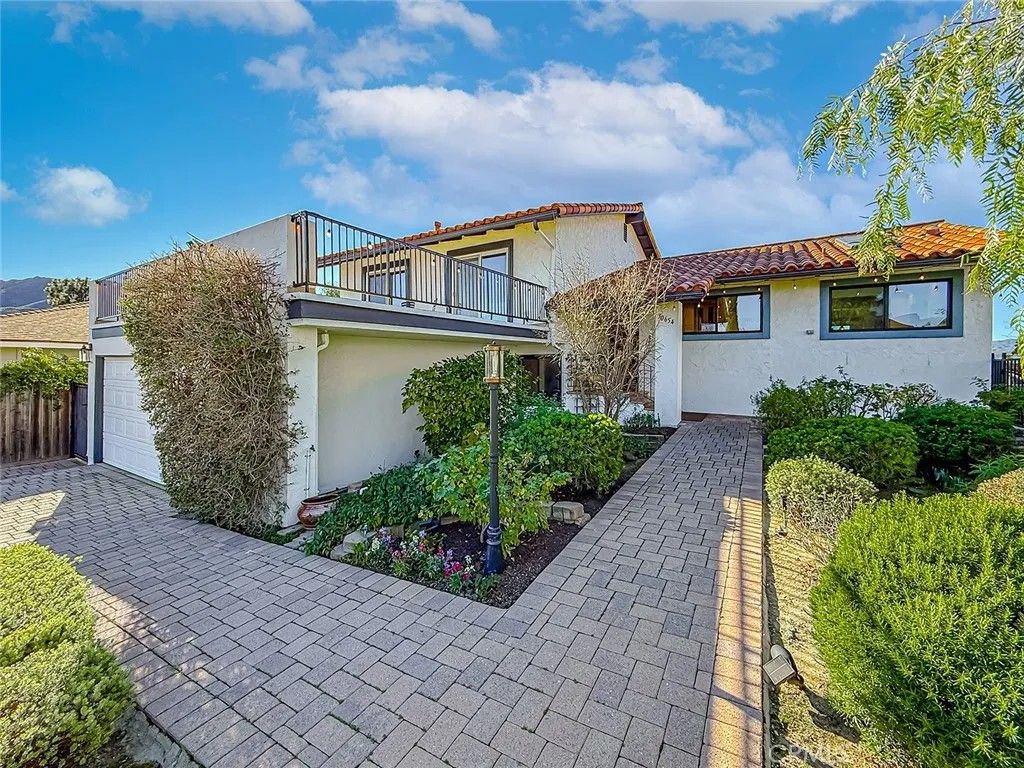 Photo of 30654 Rigger Rd, Agoura Hills, CA 91301 (MLS # SR26004957)