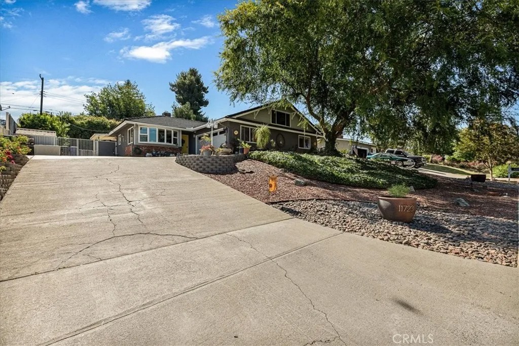 11723 Holmes