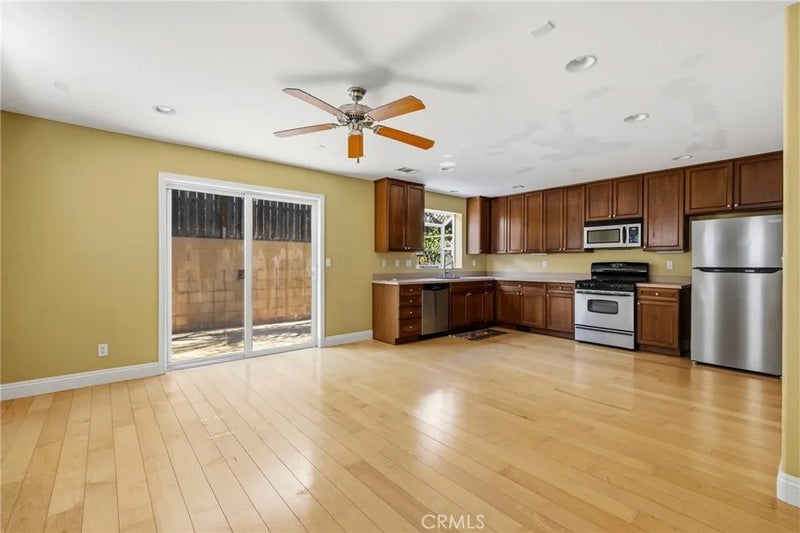 950 La Costa Court