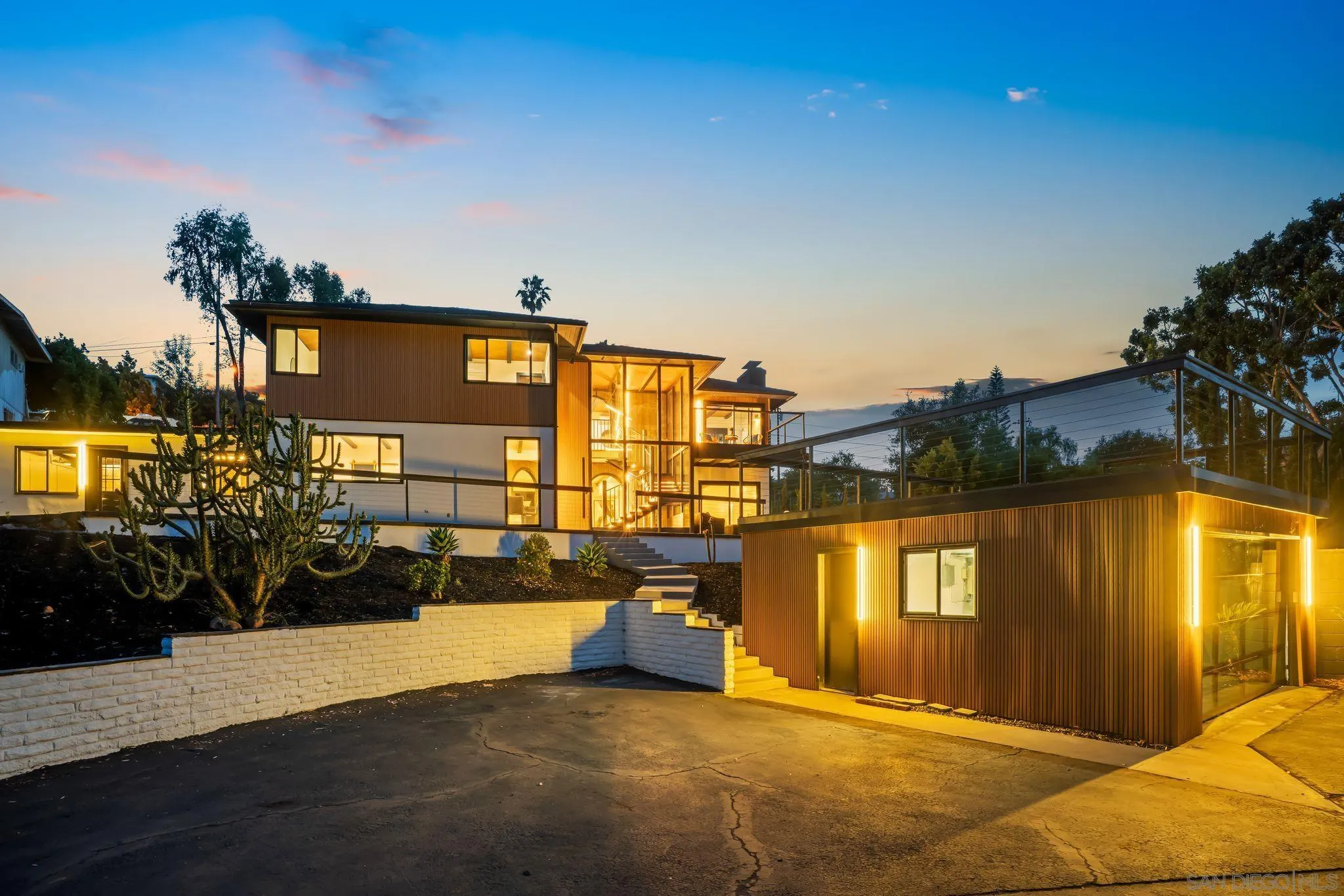 2101 Monte Vista Dr