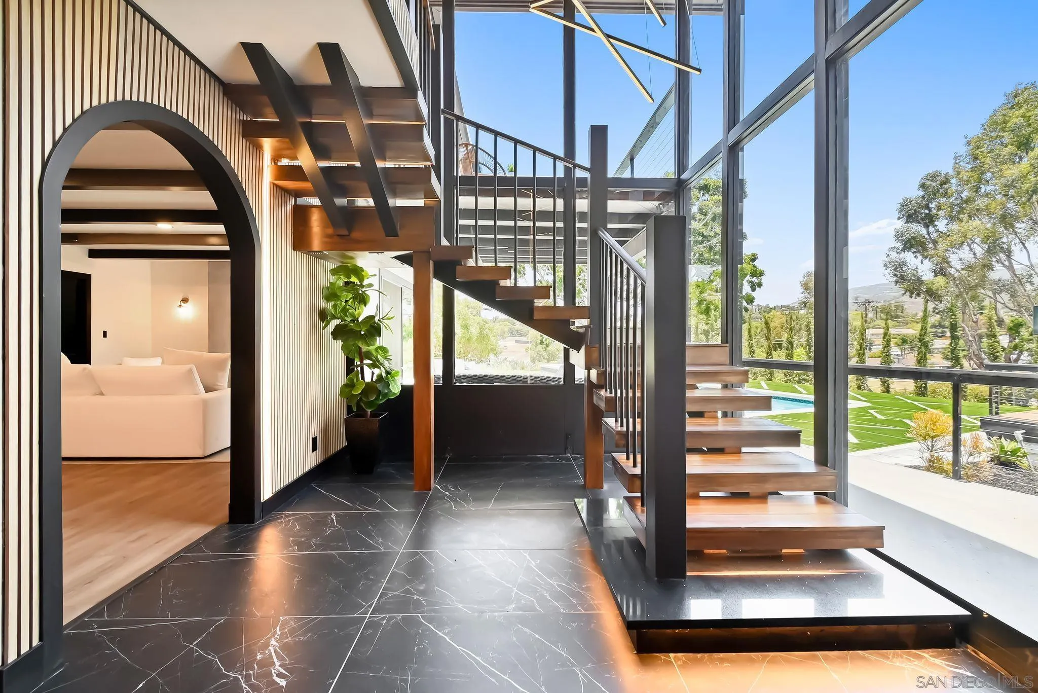 2101 Monte Vista Dr