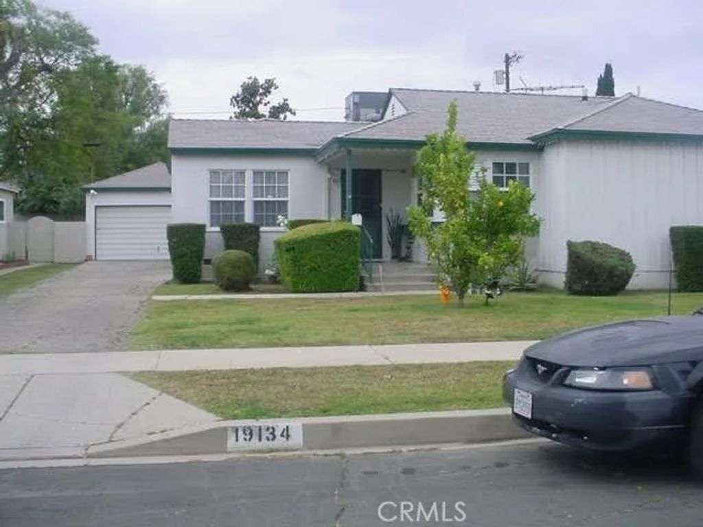 Photo of 19134 W Delano St, Tarzana, CA 91335 (MLS # SR26094920)