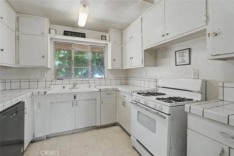 2701 N Inyo