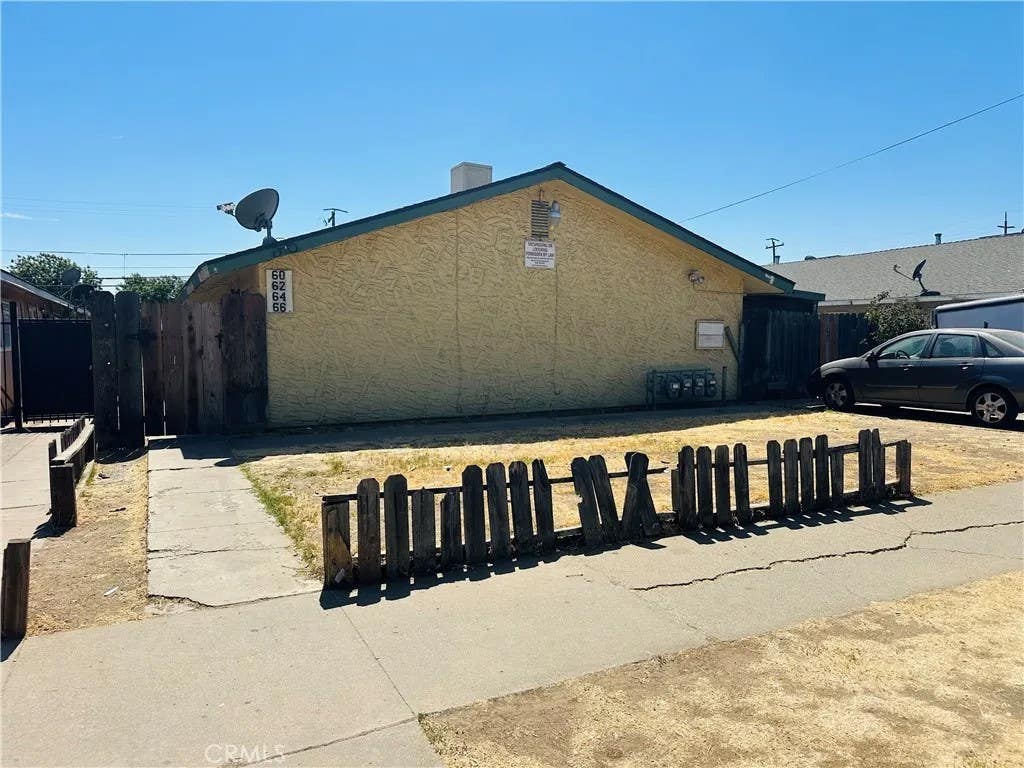 Photo of 60 E 12th ST, Merced, CA 95341 (MLS # MC26182432)