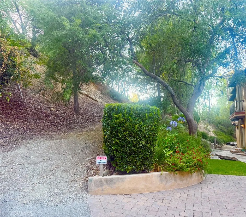 4551 Lindley