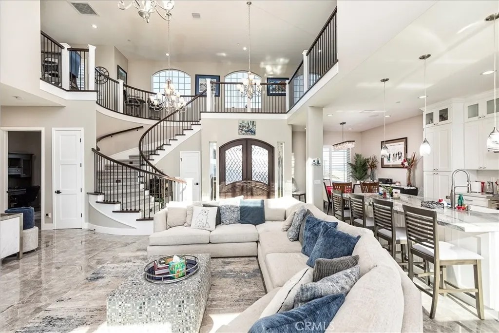 38000 Via Vista Grande