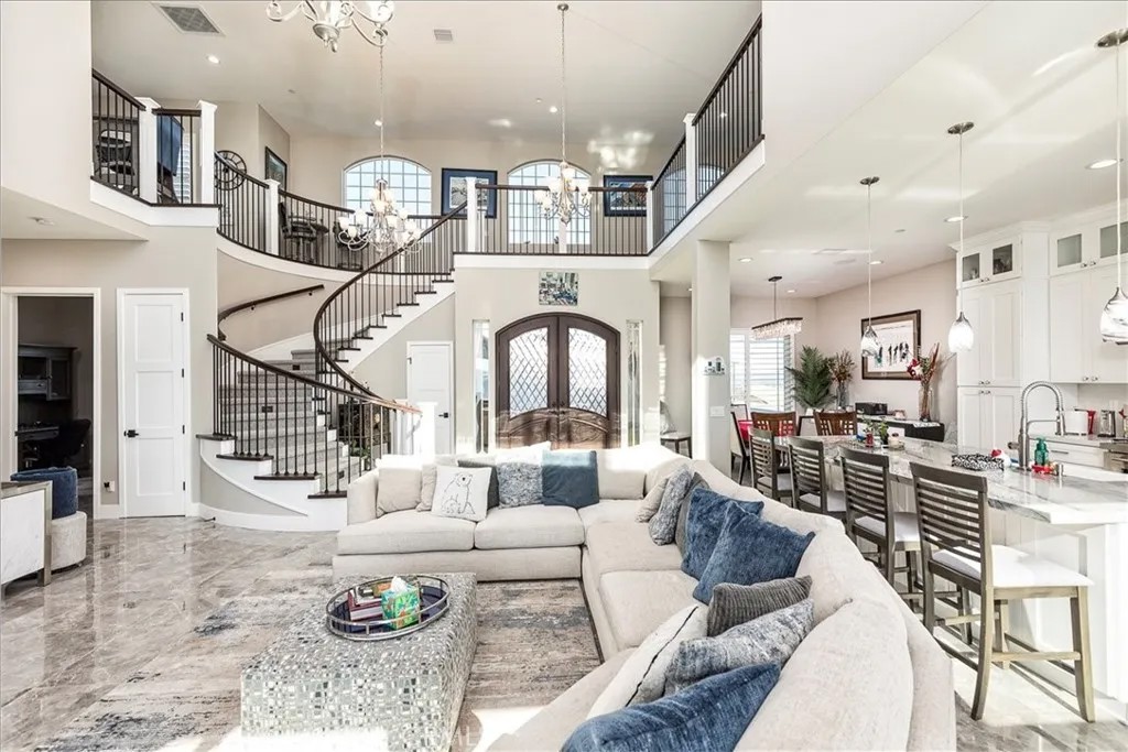 38000 Via Vista Grande