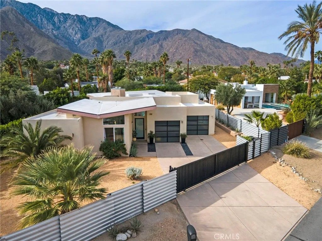 Photo of 2461 N Junipero Avenue, Palm Springs, CA 92262 (MLS # OC26000220)