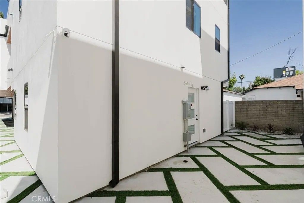 Photo of 5654 Cartwright Avenue, North Hollywood, CA 91601 (MLS # GD26103516)