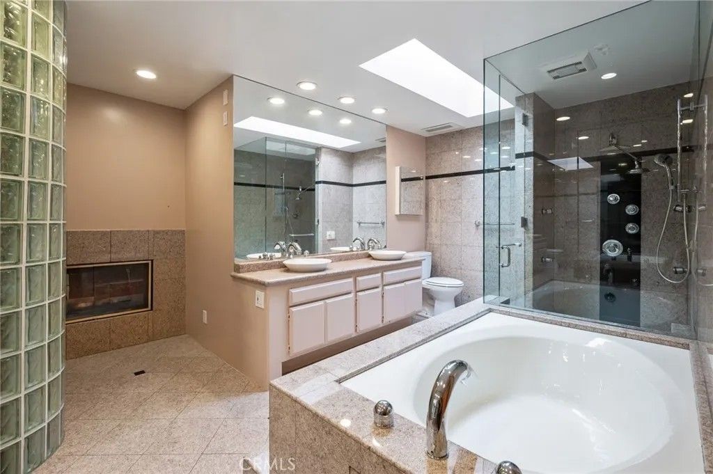 Photo of 1995 Molino Avenue #302, Signal Hill, CA 90755 (MLS # SB26005522)