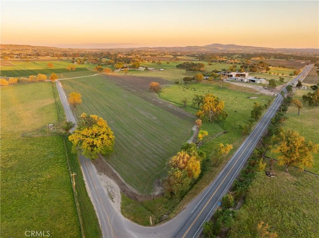 Photo of 5385 Camp 8 Rd, Paso Robles, CA 93446 (MLS # NS26055319)