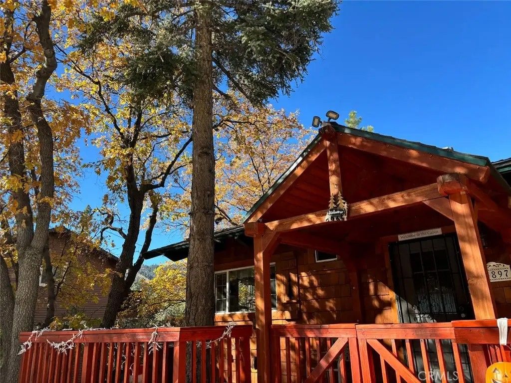 Photo of 43897 Yosemite Drive, Big Bear Lake, CA 92315 (MLS # TR26054668)