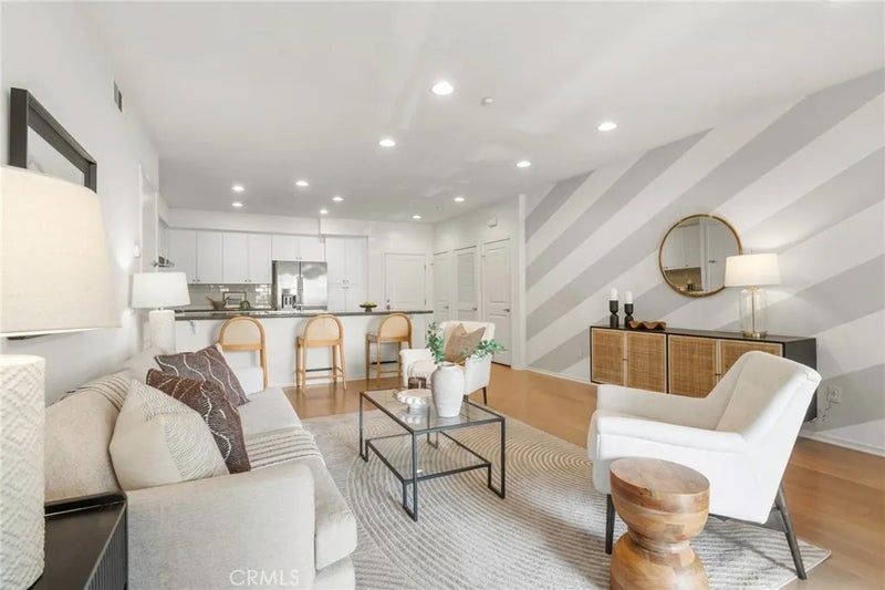 5530 Strand 201