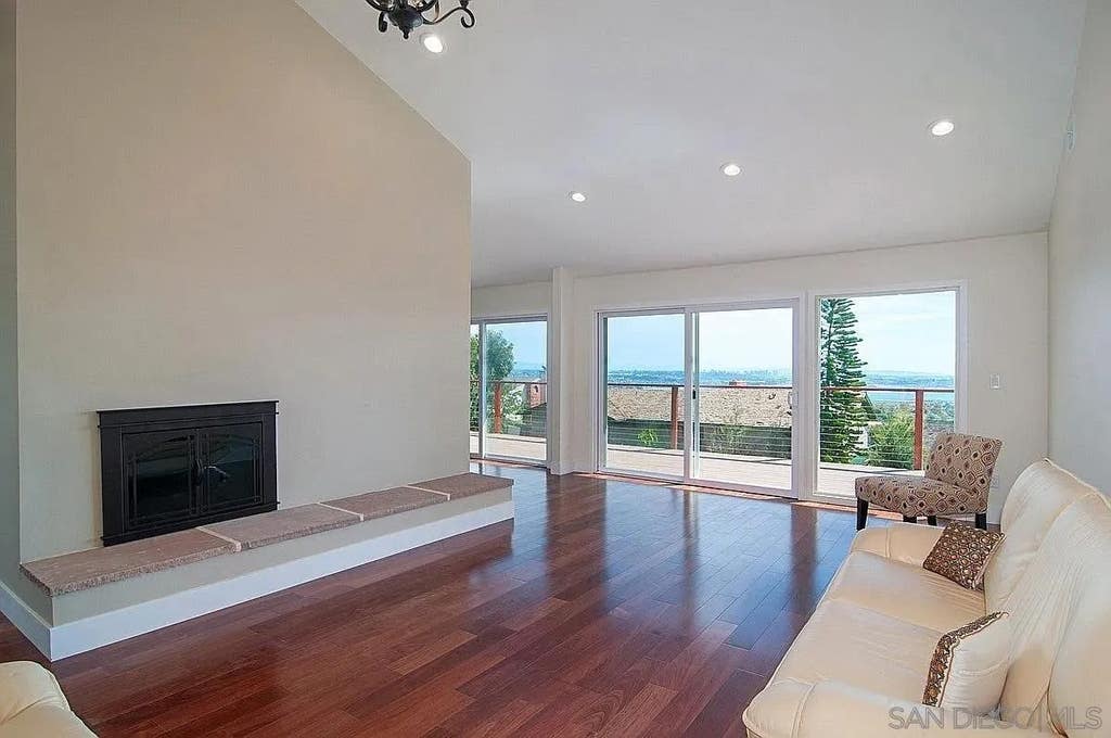 Photo of 5415 Thunderbird LN, La Jolla, CA 92037 (MLS # 260019320)