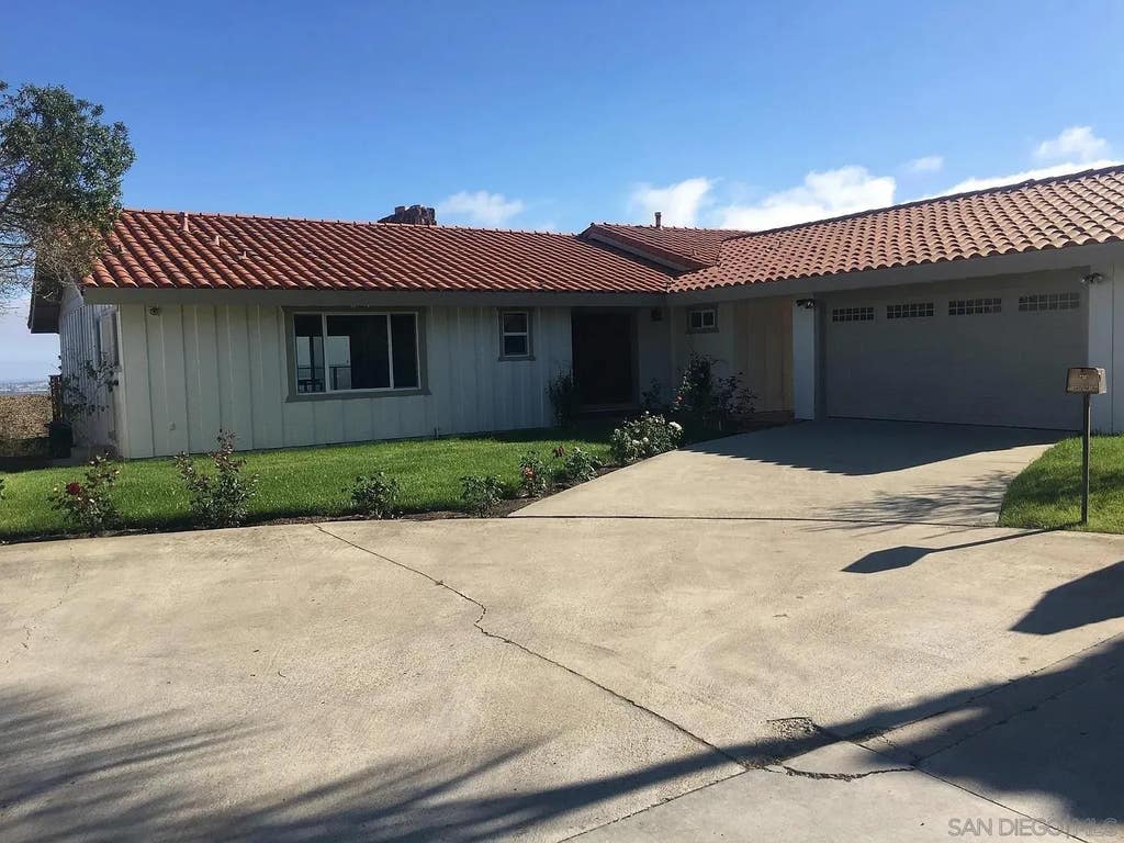Photo of 5415 Thunderbird LN, La Jolla, CA 92037 (MLS # 260019320)