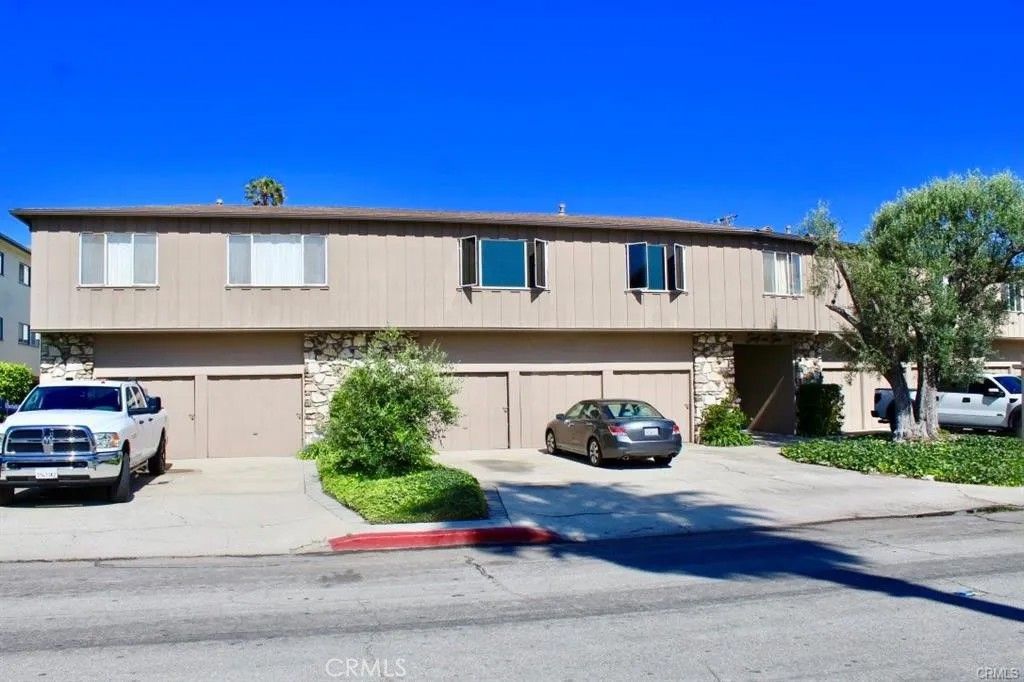 Photo of 121 Paseo de la Concha #E, Redondo Beach, CA 90277 (MLS # SB25267462)