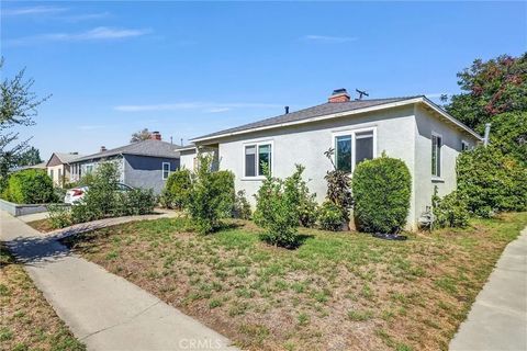 Tiny photo for 749 W Sacramento St, Altadena, CA 91001 (MLS # CV25238058)