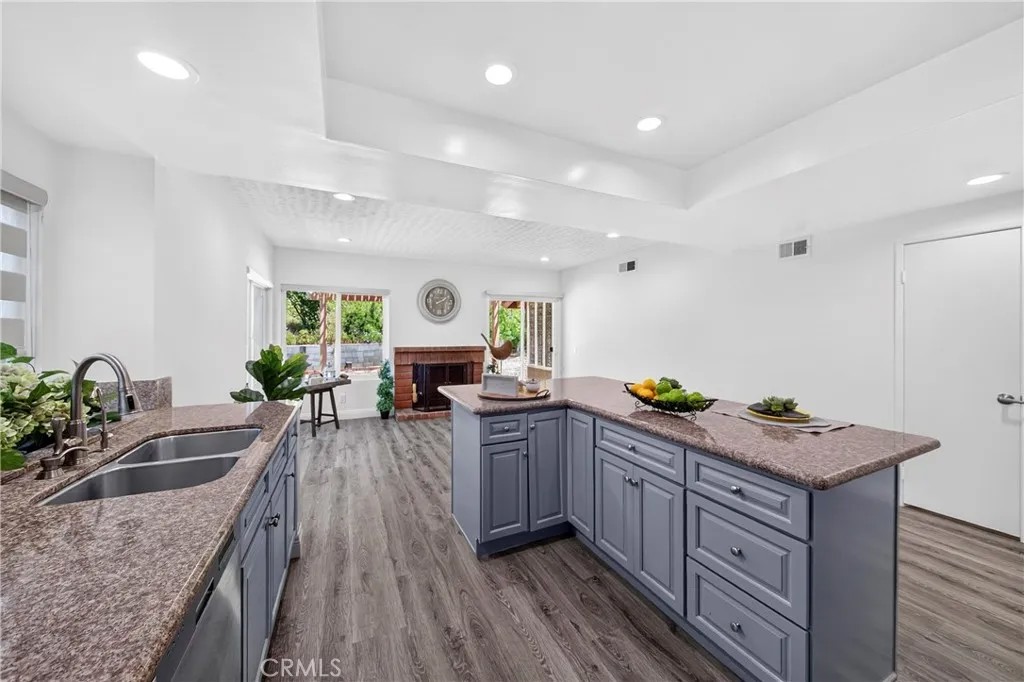 404 Continental Ct