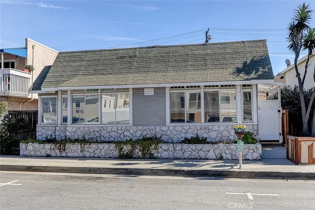 Photo of 718 Hermosa Avenue, Hermosa Beach, CA 90254 (MLS # SB26048465)