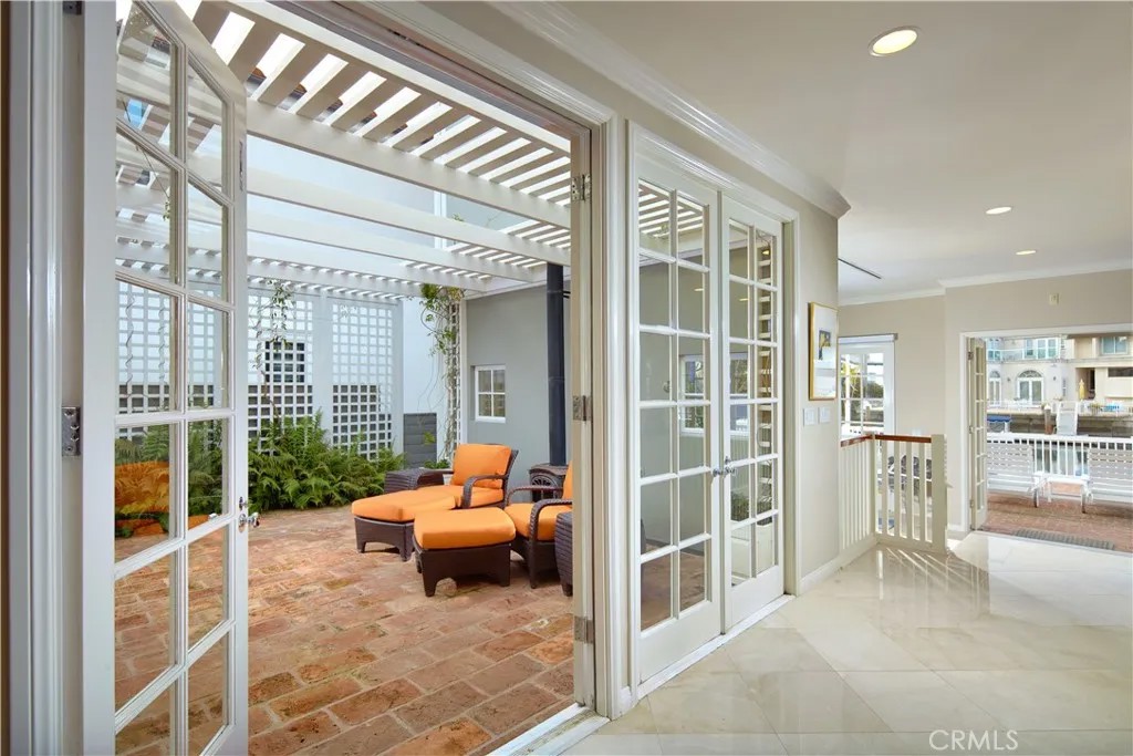 736 Harbor Island Drive