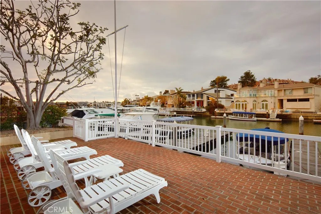 736 Harbor Island Drive